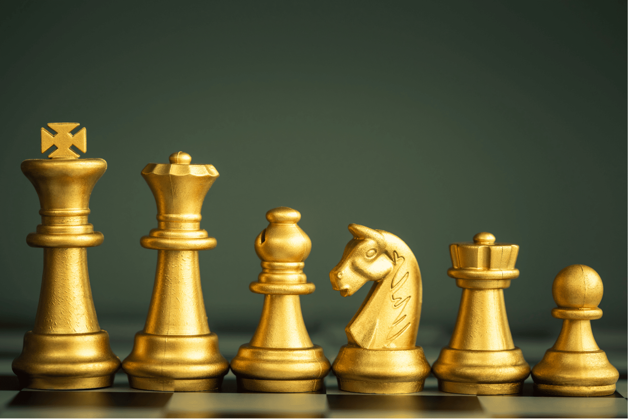 Bestyrelsesmedlemmer diskuterer roller og ansvar i en forening.